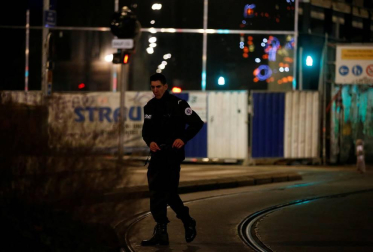 Alrededor de las 20.00 un hombre ha abierto fuego en la calle de Grandes-Arcades. El tirador se ha dado a la fuga en dirección a la Grand'Rue, donde se han escuchado más disparos.