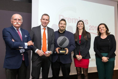 Unicarriers Manufacturing Spain ha sido galardonada con el Premio a la Internacionalización; iAR con el Premio a la Innovación, y José Antonio Pérez-Nievas con el Premio a la Trayectoria Empresarial y Profesional, en un acto al que han asistido cerca de 200 personas, entre las que se encontraban el vicepresidente del Gobierno Manu Ayerdi y el delegado del Gobierno en Navarra, José Luis Arasti.