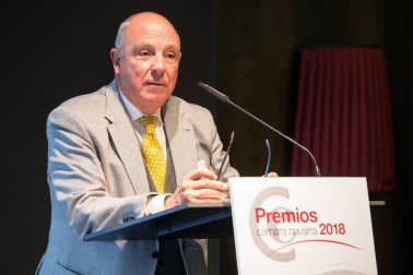 Unicarriers Manufacturing Spain ha sido galardonada con el Premio a la Internacionalización; iAR con el Premio a la Innovación, y José Antonio Pérez-Nievas con el Premio a la Trayectoria Empresarial y Profesional, en un acto al que han asistido cerca de 200 personas, entre las que se encontraban el vicepresidente del Gobierno Manu Ayerdi y el delegado del Gobierno en Navarra, José Luis Arasti.