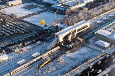 Un tren de línea y una locomotora colisionaro en Ankara, con al menos siete muertos y 46 heridos.