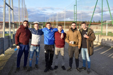 Como todos los fines de semana, el Grupo XV de la Tercera División Nacional llena los campos navarros de color y competición. El pasado jueves día seis, Osasuna Promesas y CD Itaroa Huarte adelantaron su duelo en Tajonar para aprovechar el puente de la Constitución. En un partido con escaso juego, el filial rojillo se impuso por 1 a 0 a un Itaroa Huarte que jamás bajó los brazos, pero que sucumbió por su falta de acierto en ataque y sus despistes en la zaga.