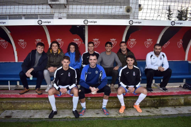 Como todos los fines de semana, el Grupo XV de la Tercera División Nacional llena los campos navarros de color y competición. El pasado jueves día seis, Osasuna Promesas y CD Itaroa Huarte adelantaron su duelo en Tajonar para aprovechar el puente de la Constitución. En un partido con escaso juego, el filial rojillo se impuso por 1 a 0 a un Itaroa Huarte que jamás bajó los brazos, pero que sucumbió por su falta de acierto en ataque y sus despistes en la zaga.