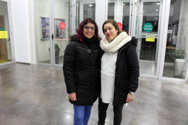 La compañía Ambigú, dirigida por Patxi Larrea, presentó en la Casa de Cultura de Villava la obra teatral Gratix, una comedia disparatada en la que los timos, engaños, ofertas, nuevas ofertas y precios especiales son los protagonistas. El elenco de la obra estuvo formado por Maiken Beitia, José María Asín, Leire Ruiz, Patxi Larrea, Manuel Peleato, Alois Kohn.