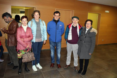 La compañía Ambigú, dirigida por Patxi Larrea, presentó en la Casa de Cultura de Villava la obra teatral Gratix, una comedia disparatada en la que los timos, engaños, ofertas, nuevas ofertas y precios especiales son los protagonistas. El elenco de la obra estuvo formado por Maiken Beitia, José María Asín, Leire Ruiz, Patxi Larrea, Manuel Peleato, Alois Kohn.