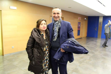 La compañía Ambigú, dirigida por Patxi Larrea, presentó en la Casa de Cultura de Villava la obra teatral Gratix, una comedia disparatada en la que los timos, engaños, ofertas, nuevas ofertas y precios especiales son los protagonistas. El elenco de la obra estuvo formado por Maiken Beitia, José María Asín, Leire Ruiz, Patxi Larrea, Manuel Peleato, Alois Kohn.