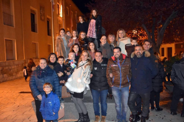 Inverduras, la cita tudelana con las verduras propias del invierno, volvió a convertirse en una animada propuesta gastronómica y cultural. La cámara de ¡Click! se acercó a la  Degustación popular de pinchos de verdura de invierno que se realizó en las Sociedades Gastronómicas la tarde noche del sábado 8 de diciembre y que contó con la compañía de la comparsa de gigantes.
