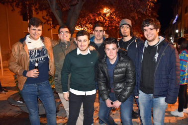 Inverduras, la cita tudelana con las verduras propias del invierno, volvió a convertirse en una animada propuesta gastronómica y cultural. La cámara de ¡Click! se acercó a la  Degustación popular de pinchos de verdura de invierno que se realizó en las Sociedades Gastronómicas la tarde noche del sábado 8 de diciembre y que contó con la compañía de la comparsa de gigantes.