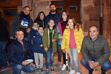 Inverduras, la cita tudelana con las verduras propias del invierno, volvió a convertirse en una animada propuesta gastronómica y cultural. La cámara de ¡Click! se acercó a la  Degustación popular de pinchos de verdura de invierno que se realizó en las Sociedades Gastronómicas la tarde noche del sábado 8 de diciembre y que contó con la compañía de la comparsa de gigantes.