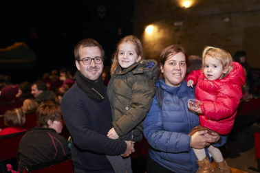 La compañía Da.te.danza presentó su espectáculo ¿Cuál es mi nombre? en la Escuela Navarra de Teatro. Una propuesta de danza contemporánea dirigida a un público familiar que llenó la sala de este espacio cultural. Esta obra recibió en 2015 el Premio FETEN al Mejor Espectáculo para la Primera Infancia.