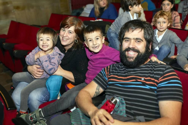 La compañía Da.te.danza presentó su espectáculo ¿Cuál es mi nombre? en la Escuela Navarra de Teatro. Una propuesta de danza contemporánea dirigida a un público familiar que llenó la sala de este espacio cultural. Esta obra recibió en 2015 el Premio FETEN al Mejor Espectáculo para la Primera Infancia.