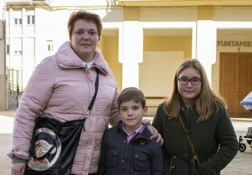 El sábado 8, día de la Inmaculada, los vecinos de Lerín salieron a la calle para disfrutar de la ronda de gigantes, acto previo a la gran comida popular que se celebró en la carpa instalada para la ocasión. Los actos se enmarcaron dentro de las tradicionales fiestas de diciembre de esta localidad, que se prolongaron entre el 2 y el 9 de este mes.