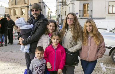 El sábado 8, día de la Inmaculada, los vecinos de Lerín salieron a la calle para disfrutar de la ronda de gigantes, acto previo a la gran comida popular que se celebró en la carpa instalada para la ocasión. Los actos se enmarcaron dentro de las tradicionales fiestas de diciembre de esta localidad, que se prolongaron entre el 2 y el 9 de este mes.