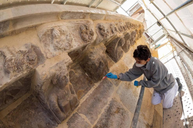 Fotografías de la restauración de la Puerta del Juicio de la catedral de Tudela