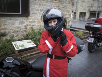 Motorutas.com organizó el primer raid de motocicletas de pilotos disfrazados de Papa Noel solidario con el Banco de Alimentos de Navarra