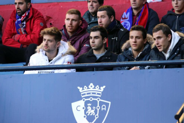 Imágenes del búscate en la grada del Osasuna-Alcorcón