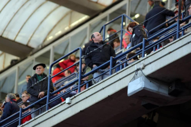 Imágenes del búscate en la grada del Osasuna-Alcorcón