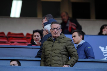 Imágenes del búscate en la grada del Osasuna-Alcorcón