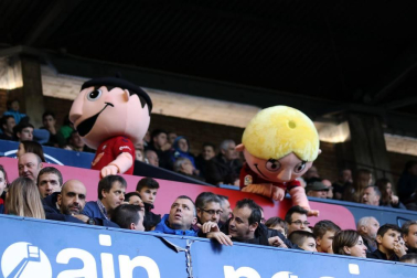 Imágenes del búscate en la grada del Osasuna-Alcorcón