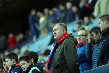 Imágenes del búscate en la grada del Osasuna-Alcorcón