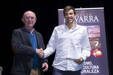 Noáin acogió la presentación del número 53 de la revista, que dedica su portada al Valle de Elorz