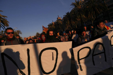 Fotos de la jornada de protestas en Barcelona por la celebración del Consejo de Ministros