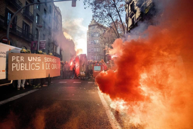 Fotos de la jornada de protestas en Barcelona por la celebración del Consejo de Ministros