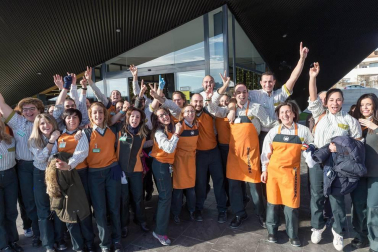 Fotos de Pamplona, Tudela y Fitero, donde ha dejado premios el sorteo de la Lotería de Navidad 2018 en Navarra.