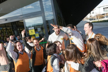 Fotos de Pamplona, Tudela y Fitero, donde ha dejado premios el sorteo de la Lotería de Navidad 2018 en Navarra.