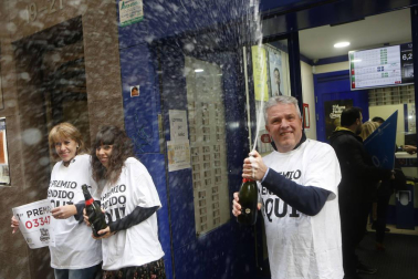 Fotos de Pamplona, Tudela y Fitero, donde ha dejado premios el sorteo de la Lotería de Navidad 2018 en Navarra.
