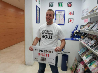 Fotos de Pamplona, Tudela y Fitero, donde ha dejado premios el sorteo de la Lotería de Navidad 2018 en Navarra.
