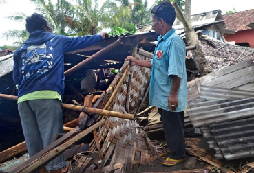 Al menos 168 personas murieron este domingo, 23 de diciembre, tras un tsunami mortal en Indonesia.