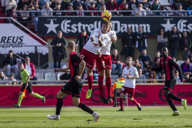 Imágenes del encuentro de la jornada 19 disputado en el Municipal de Reus y que finalizó con triunfo rojillo con un gol de Juan Villar.