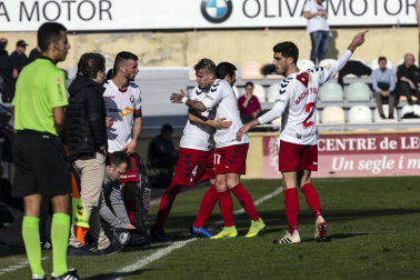 Imágenes del encuentro de la jornada 19 disputado en el Municipal de Reus y que finalizó con triunfo rojillo con un gol de Juan Villar.