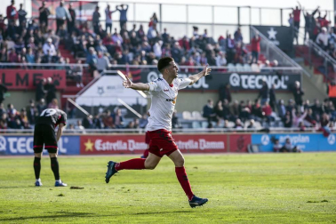 Imágenes del encuentro de la jornada 19 disputado en el Municipal de Reus y que finalizó con triunfo rojillo con un gol de Juan Villar.