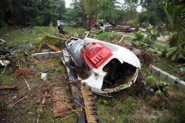 Centenares de personas murieron este domingo, 23 de diciembre, tras un tsunami en Indonesia.