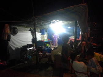 Centenares de personas murieron este domingo, 23 de diciembre, tras un tsunami en Indonesia.