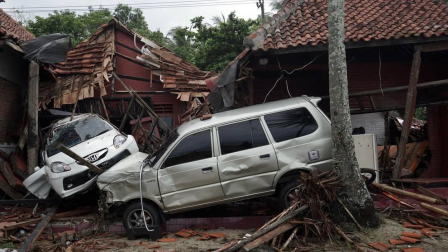 Centenares de personas murieron este domingo, 23 de diciembre, tras un tsunami en Indonesia.
