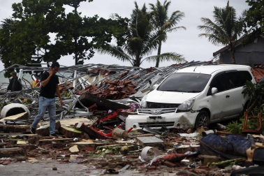 Al menos 168 personas murieron este domingo, 23 de diciembre, tras un tsunami mortal en Indonesia.