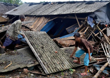 Al menos 168 personas murieron este domingo, 23 de diciembre, tras un tsunami mortal en Indonesia.