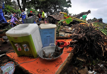 Al menos 168 personas murieron este domingo, 23 de diciembre, tras un tsunami mortal en Indonesia.