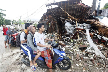 Al menos 168 personas murieron este domingo, 23 de diciembre, tras un tsunami mortal en Indonesia.