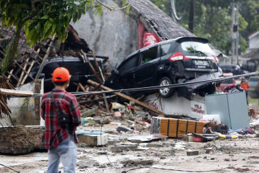 Al menos 168 personas murieron este domingo, 23 de diciembre, tras un tsunami mortal en Indonesia.