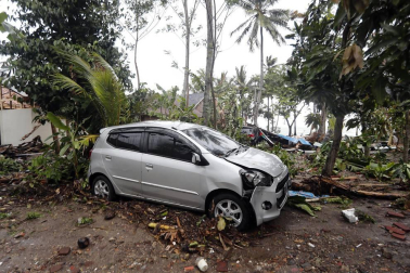 Al menos 168 personas murieron este domingo, 23 de diciembre, tras un tsunami mortal en Indonesia.