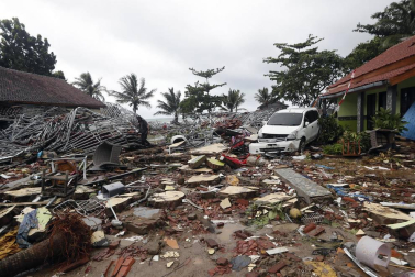 Al menos 168 personas murieron este domingo, 23 de diciembre, tras un tsunami mortal en Indonesia.