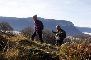 Un millar de montañeros despidieron el año en San Miguel de Aralar.