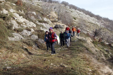 Un millar de montañeros despidieron el año en San Miguel de Aralar.