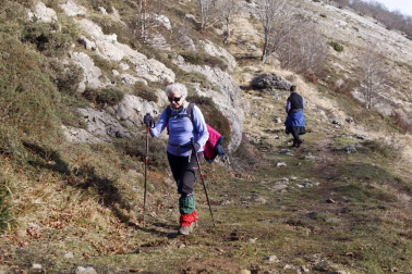 Un millar de montañeros despidieron el año en San Miguel de Aralar.