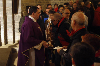 Un millar de montañeros despidieron el año en San Miguel de Aralar.