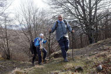 Un millar de montañeros despidieron el año en San Miguel de Aralar.