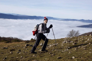 Un millar de montañeros despidieron el año en San Miguel de Aralar.